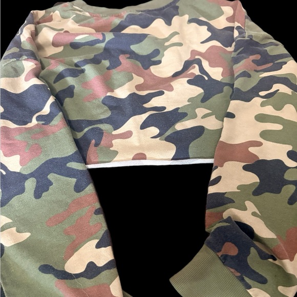 Forever 21 Camouflage Cropped Sweatshirt - Picture 2 of 2